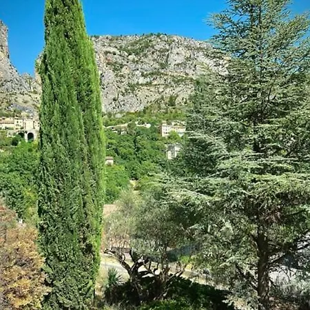 Grand Appartement En Face Du Village Moustiers-Sainte-Marie Exterior foto